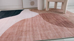 HomeRoots 5' Abstract Beige and Green Distressed Area Rug - Stylish, Durable, Perfect for Any Space! 530548