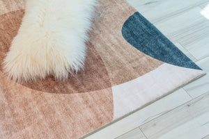 HomeRoots 5' Abstract Beige and Green Distressed Area Rug - Stylish, Durable, Perfect for Any Space! 530548