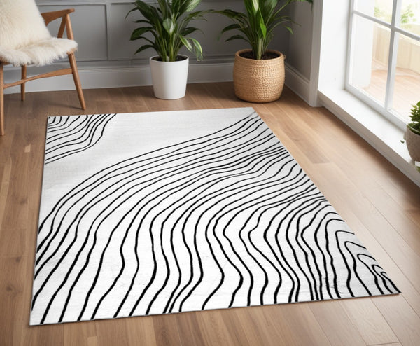 Homeroots 4' X 6' Black And White Abstract Area Rug  Polyester 530551