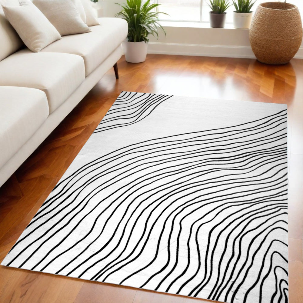 Homeroots 5' X 8' Black And White Abstract Distressed Area Rug  Polyester 530552