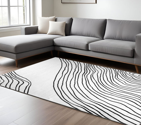 Homeroots 8' X 11' Black And White Abstract Area Rug  Polyester 530554