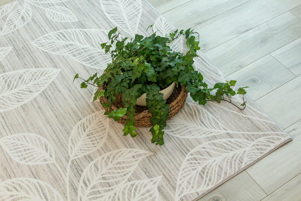 Homeroots 4' X 6' Beige And Ivory Floral Distressed Area Rug  Polyester 530575