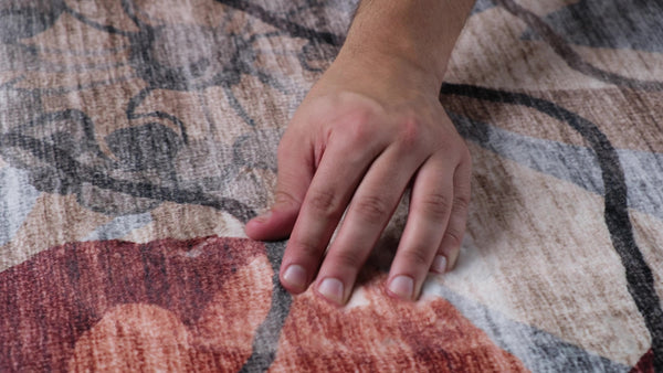 Homeroots 4' X 6' Red And Beige Floral Distressed Area Rug  Polyester 530587