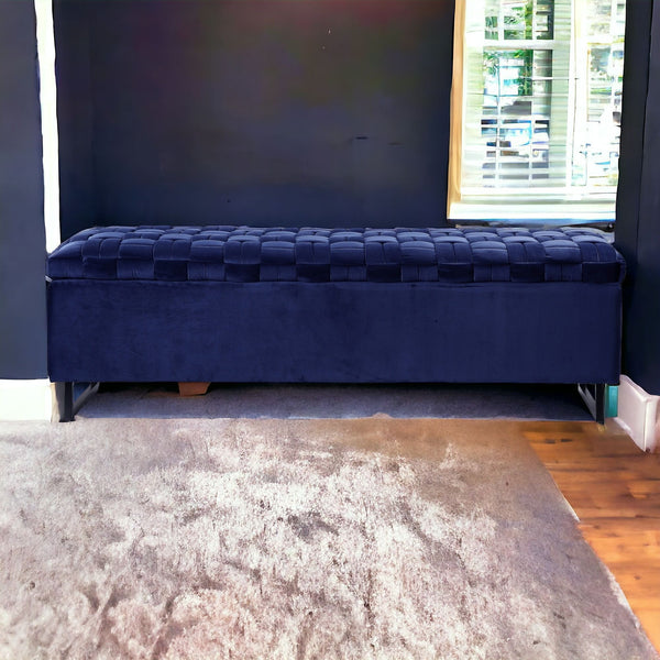 Homeroots 16" Navy Blue Upholstered Velvet Bench With Flip Top Navy Velvet 530665