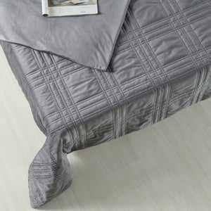 Homeroots 48" X 72" Gray Velvet Quilted Weighted Blanket Grey Velvet 531126