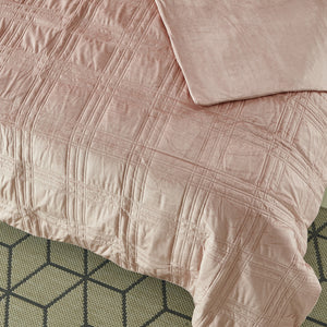 Homeroots 72" X 80" Blush Velvet Quilted Weighted Blanket Blush Velvet 531133