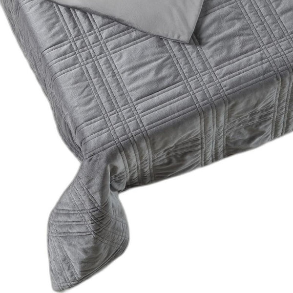HomeRoots Queen Gray Quilted Weighted Blanket - 20 lb Soft Polyester for Stress Relief, Style, and Comfort 531136