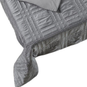 HomeRoots Queen Gray Quilted Weighted Blanket - 20 lb Soft Polyester for Stress Relief, Style, and Comfort 531136
