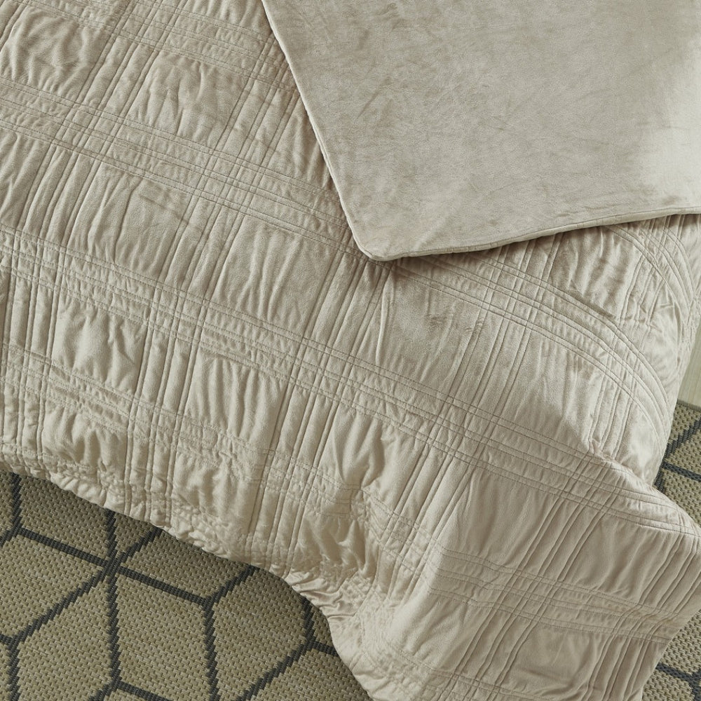 HomeRoots Queen Taupe Quilted Weighted Blanket - 20 lb Therapeutic Comfort for Deep Sleep & Relaxation 531140