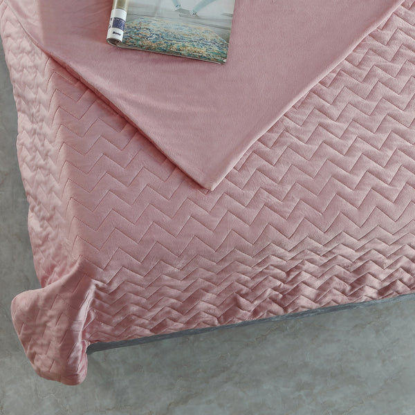 Homeroots Blush Quilted Polyester Solid Color Weighted Twin Blanket Blush Polyester 531153