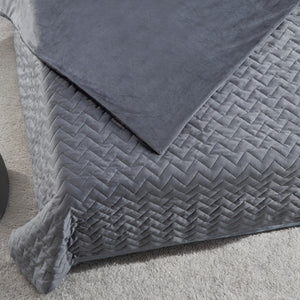 Homeroots 48" X 72" Gray Quilted Microfiber Twin Weighted Duvet Throw Blanket Grey Polyester 531154
