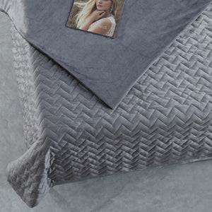 HomeRoots Twin Gray Polyester Quilted Weighted Blanket - 15 lb Cozy Comfort for Sleep, Travel, & Home Use 531158