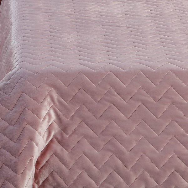 HomeRoots Twin Blush Chevron Quilted Weighted Blanket - 8 lb Cozy Comfort for Stress Relief & Better Sleep 531177