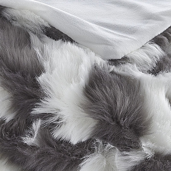 Homeroots 60" X 50" Gray Knitted Acrylic Geometric Throw Blanket Grey Acrylic 531393