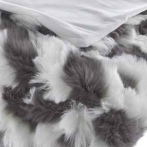 Homeroots 60" X 50" Gray Knitted Acrylic Geometric Throw Blanket Grey Acrylic 531393