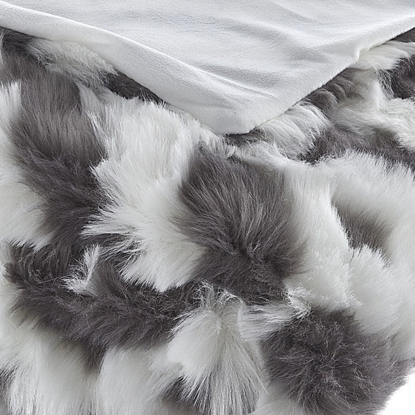 Homeroots 60" X 50" Gray Knitted Acrylic Geometric Throw Blanket Grey Acrylic 531393