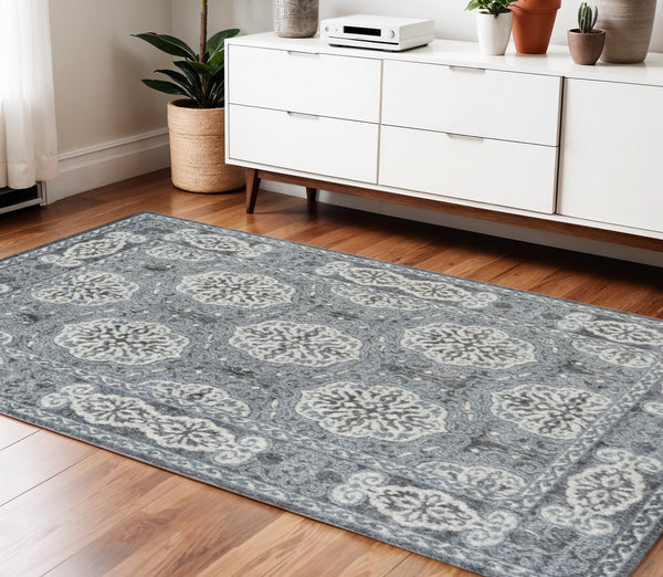 Homeroots 4' X 6' Charcoal And Ivory Medallion Power Loom Area Rug  Polypropylene 531812