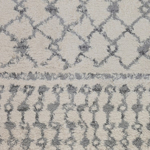 Homeroots 10' Gray And Ivory Geometric Shag Rug - Stylish, Stain-resistant, Durable Design For Your Home Decor 7' X 9' Polypropylene 531963