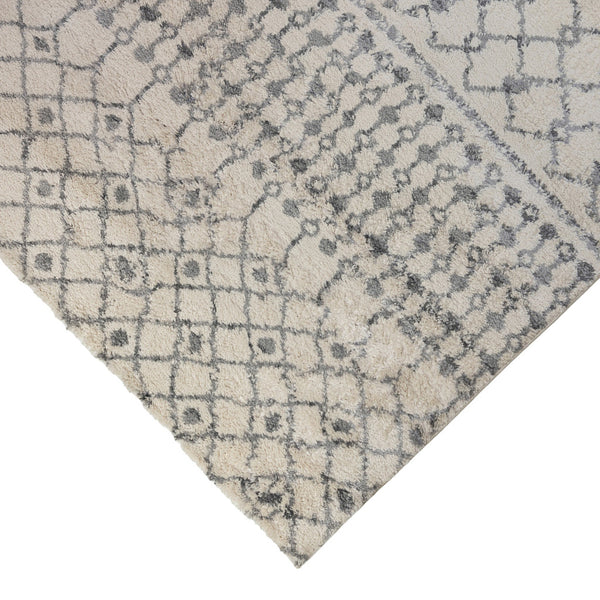 Homeroots 10' Gray And Ivory Geometric Shag Rug - Stylish, Stain-resistant, Durable Design For Your Home Decor 7' X 9' Polypropylene 531963