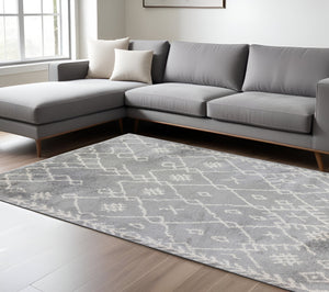 Homeroots 10' Ivory And Light Gray Geometric Shag Rug - Stylish, Durable, Stain-resistant Accent For Any Space 8' X 12' Polypropylene 531967