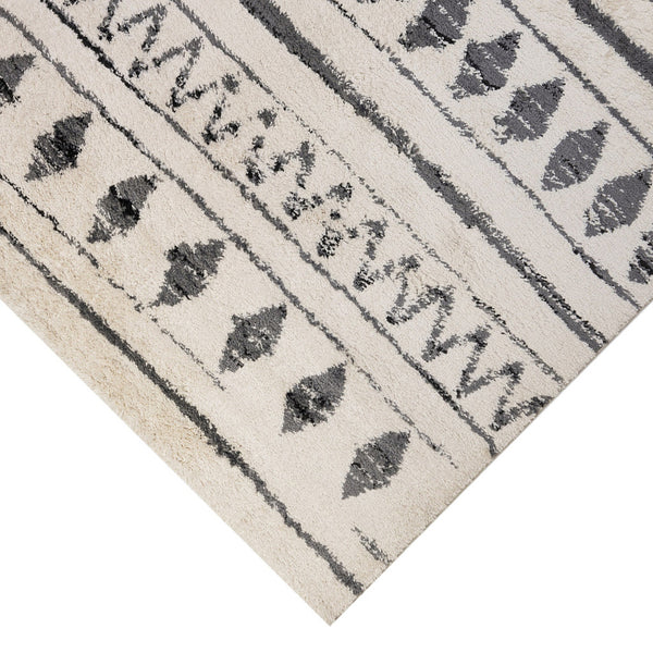 Homeroots 10' Black And Ivory Geometric Shag Rug - Cozy, Stain-resistant Design Perfect For Homes With Kids & Pets 7' X 9' Polypropylene 531969