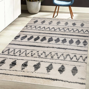 Homeroots 10' Black And Ivory Geometric Shag Rug - Cozy, Stain-resistant Design Perfect For Homes With Kids & Pets 8' X 12' Polypropylene 531970