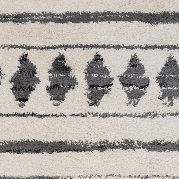 Homeroots 10' Black And Ivory Geometric Shag Rug - Cozy, Stain-resistant Design Perfect For Homes With Kids & Pets 8' X 12' Polypropylene 531970