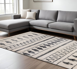 Homeroots 10' Black And Ivory Geometric Shag Rug - Cozy, Stain-resistant Design Perfect For Homes With Kids & Pets 8' X 12' Polypropylene 531970