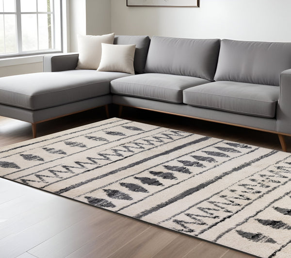 Homeroots 10' Black And Ivory Geometric Shag Rug - Cozy, Stain-resistant Design Perfect For Homes With Kids & Pets 8' X 12' Polypropylene 531970