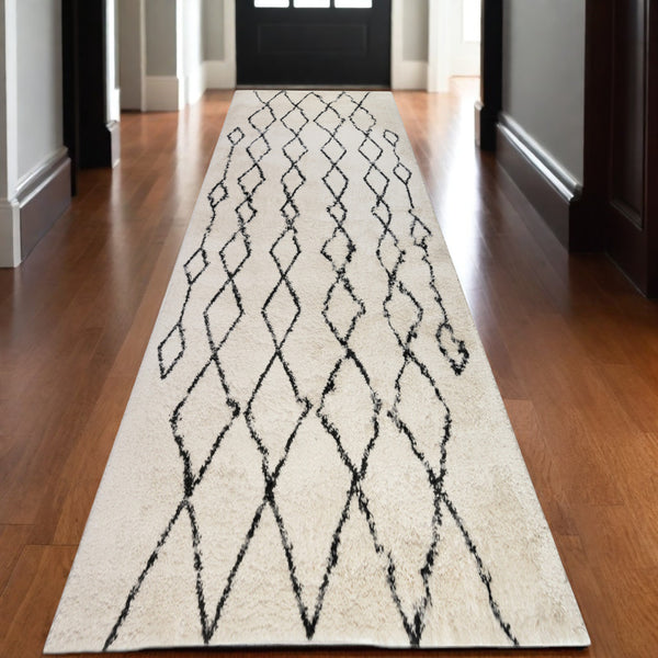 Homeroots 10' Black And Gray Geometric Shag Rug - Durable, Stain Resistant Design For Modern Home Decor Style 10' Runner Polypropylene 531974