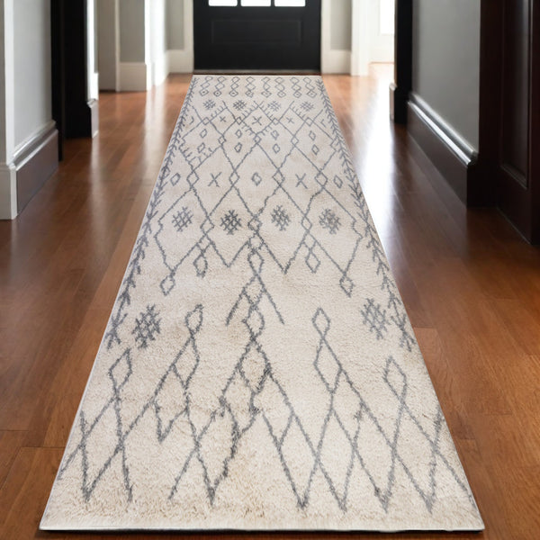 Homeroots 10' Gray And Ivory Geometric Shag Rug - Stylish, Stain-resistant Runner For Any Space, Durable Design 10' Runner Polypropylene 531977