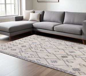 Homeroots 10' Gray And Ivory Geometric Shag Rug - Stylish, Stain-resistant Runner For Any Space, Durable Design 8' X 12' Polypropylene 531979