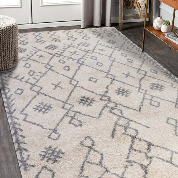 Homeroots 10' Gray And Ivory Geometric Shag Rug - Stylish, Stain-resistant Runner For Any Space, Durable Design 8' X 12' Polypropylene 531979