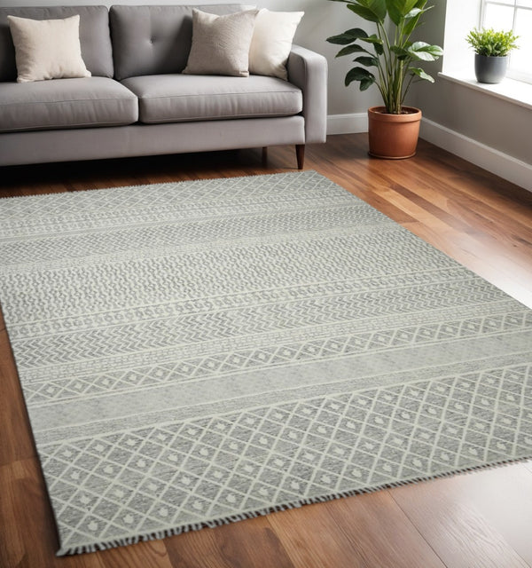 HomeRoots 5' Gray and Ivory Geometric Handmade Flatweave Area Rug with Fringe for Modern Living Spaces 5' X 8' 532046