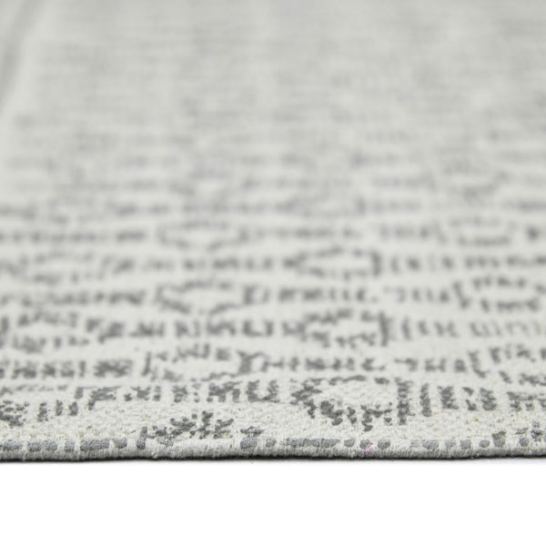 HomeRoots 5' Gray and Ivory Geometric Handmade Flatweave Area Rug with Fringe for Modern Living Spaces 9' X 12' 532049