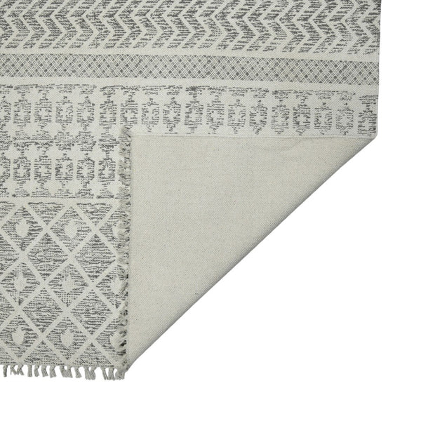 HomeRoots 5' Gray and Ivory Geometric Handmade Flatweave Area Rug with Fringe for Modern Living Spaces 9' X 12' 532049