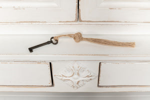 Sarreid Beacon Hill Display Case - Elegant White Finish, 6 Adjustable Shelves & Sturdy Solid Pine Design White  53232