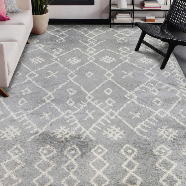 Homeroots 10' Ivory And Light Gray Geometric Shag Rug - Stylish, Durable, Stain-resistant Accent For Any Space 5' X 8' Polypropylene 532407