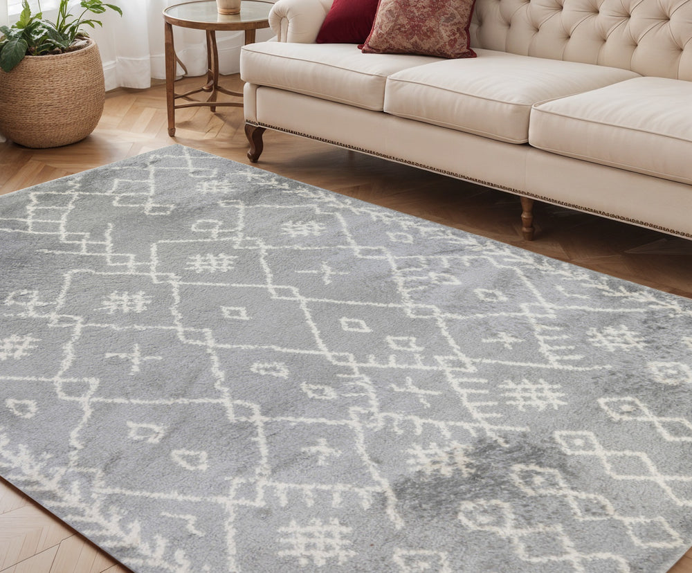 Homeroots 10' Ivory And Light Gray Geometric Shag Rug - Stylish, Durable, Stain-resistant Accent For Any Space 5' X 8' Polypropylene 532407