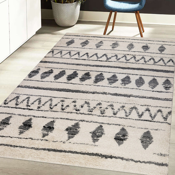 Homeroots 10' Black And Ivory Geometric Shag Rug - Cozy, Stain-resistant Design Perfect For Homes With Kids & Pets 5' X 8' Polypropylene 532409