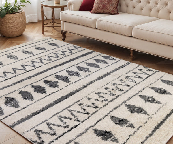 Homeroots 10' Black And Ivory Geometric Shag Rug - Cozy, Stain-resistant Design Perfect For Homes With Kids & Pets 5' X 8' Polypropylene 532409