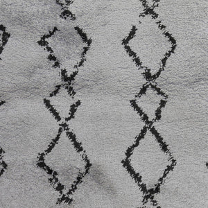 Homeroots 10' Black And Gray Geometric Shag Rug - Durable, Stain Resistant Design For Modern Home Decor Style 5' X 8' Polypropylene 532411