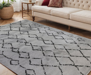 Homeroots 10' Black And Gray Geometric Shag Rug - Durable, Stain Resistant Design For Modern Home Decor Style 5' X 8' Polypropylene 532411