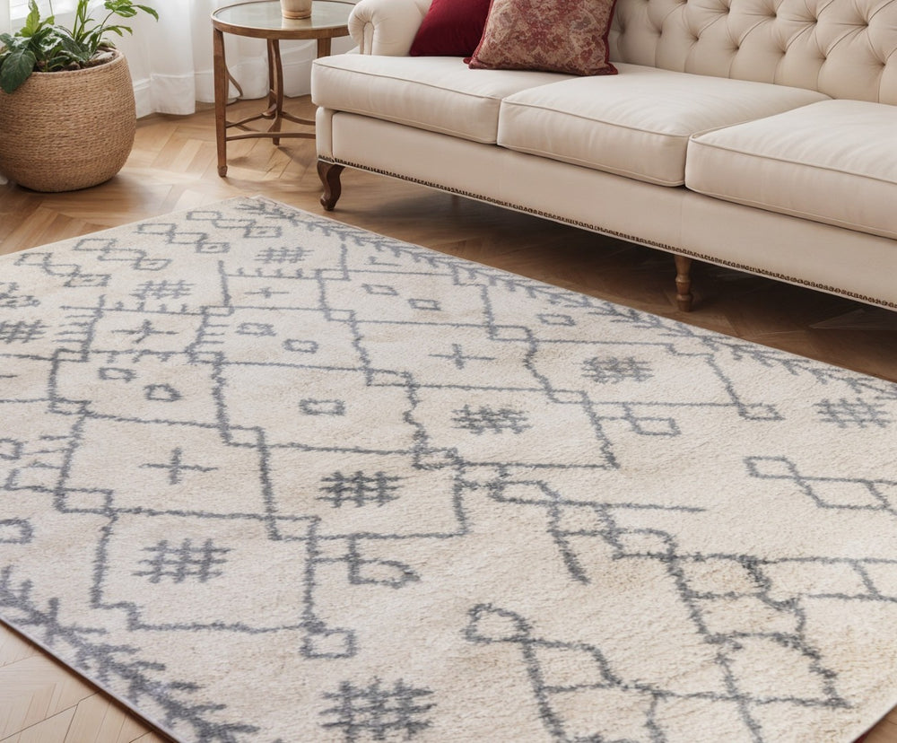 HomeRoots 7' Cozy Gray and Ivory Geometric Shag Area Rug for Modern Living Spaces – Soft, Durable, Chic Design 5' X 8' 532415