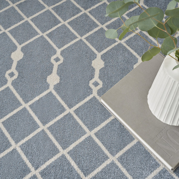 Homeroots 7' X 9' Blue And Ivory Abstract Power Loom Washable Area Rug  Polyester 532826