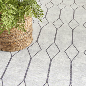 Homeroots 6' X 9' Gray And Ivory Geometric Power Loom Distressed Washable Area Rug  Cotton Blend 533017