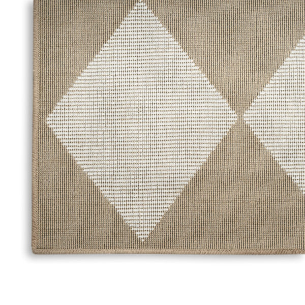 HomeRoots 8' Natural and Ivory Geometric Area Rug - Power Loomed, Washable, Non-Skid for Modern Elegance 8' X 10' 533158