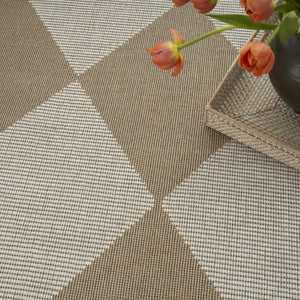 HomeRoots 8' Natural and Ivory Geometric Area Rug - Power Loomed, Washable, Non-Skid for Modern Elegance 8' X 10' 533158