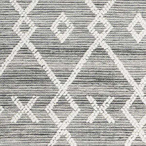 HomeRoots 4' Hand-Woven Gray and Ivory Geometric Area Rug with Fringed Edges for Modern Home Decor Charm 4' X 6' 533368