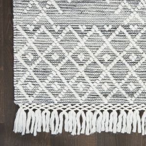 HomeRoots 4' Hand-Woven Gray and Ivory Geometric Area Rug with Fringed Edges for Modern Home Decor Charm 4' X 6' 533368
